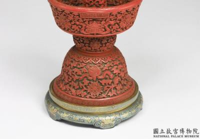 图片[3]-Carved red lacquer candlestick with decoration of lotus scrolls and the Eight Treasures, Qing dynasty, Qianlong reign (1736-1795)-China Archive